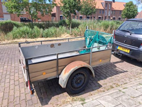 Te koop aanhangwagen.
