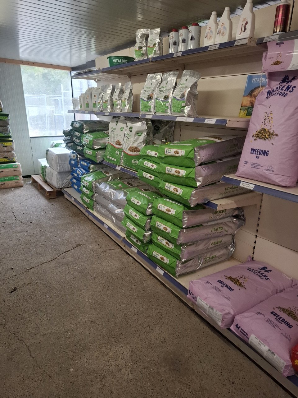 Vernieuwde paardenafdeling, paardenvoer en nog veel meer...