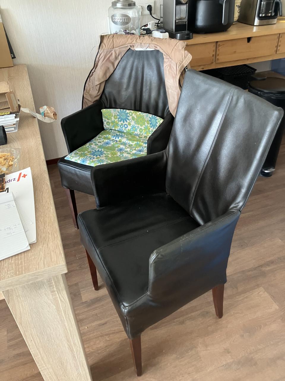 Zwarte leatherlook eetkamer stoelen 4 stuks