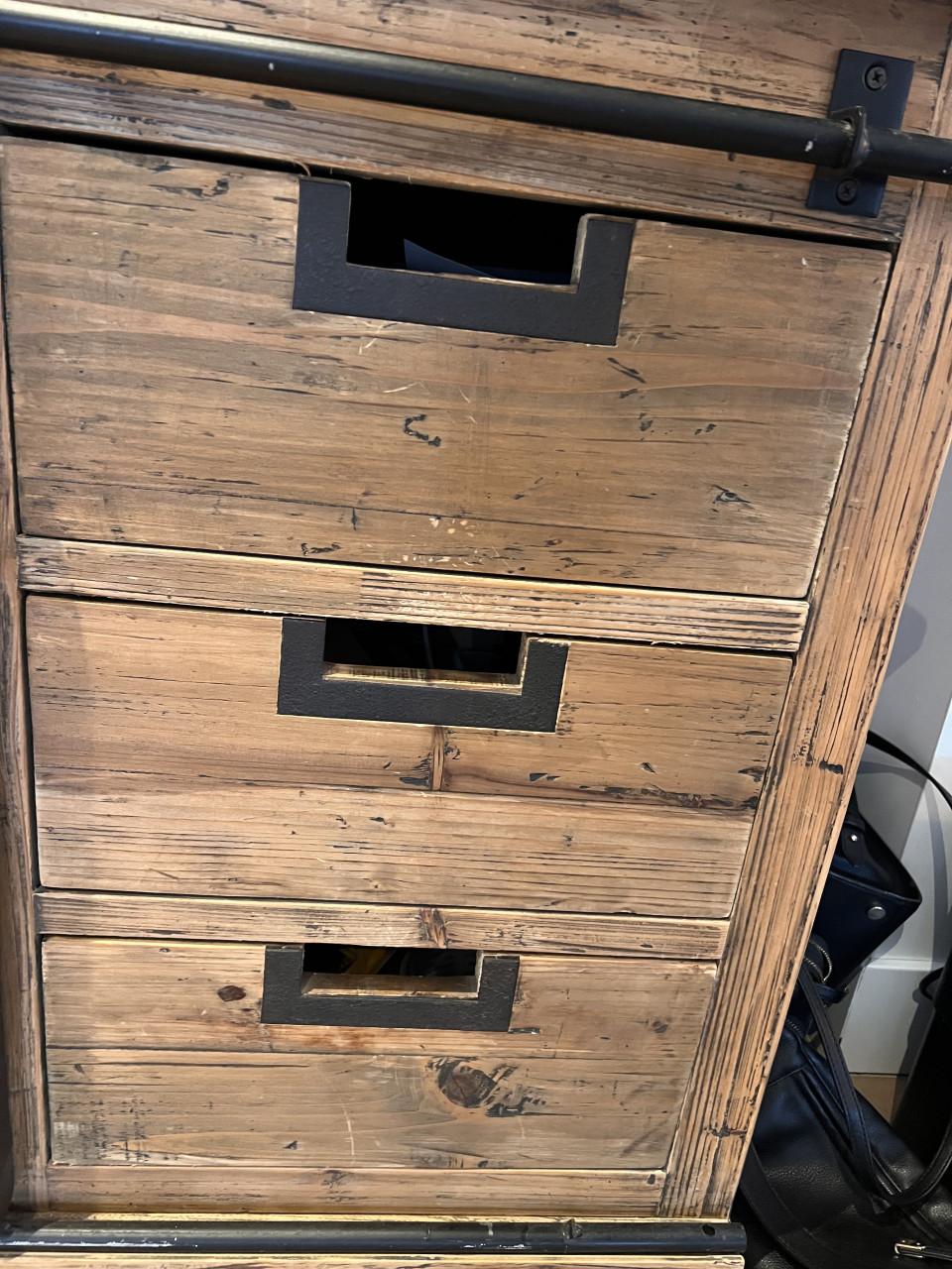 Mooie sfeervolle vitrinekast