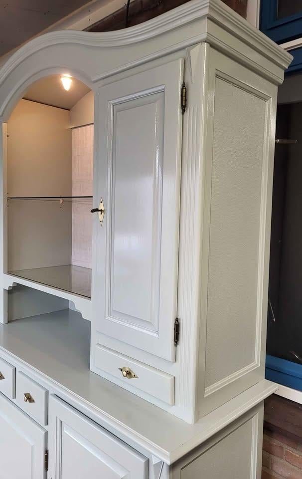 Prachtige buffetkast in de kleur saliegroen