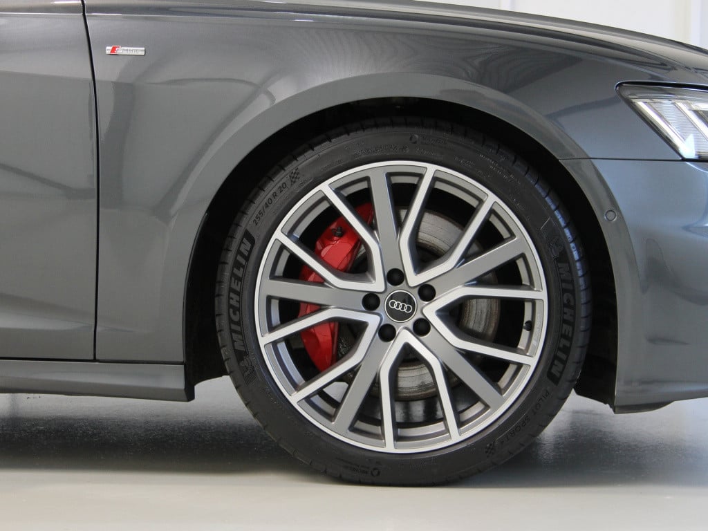 Audi A6 avant 55tfsi e hybrid 367pk quattro competition s-line | pano dak |