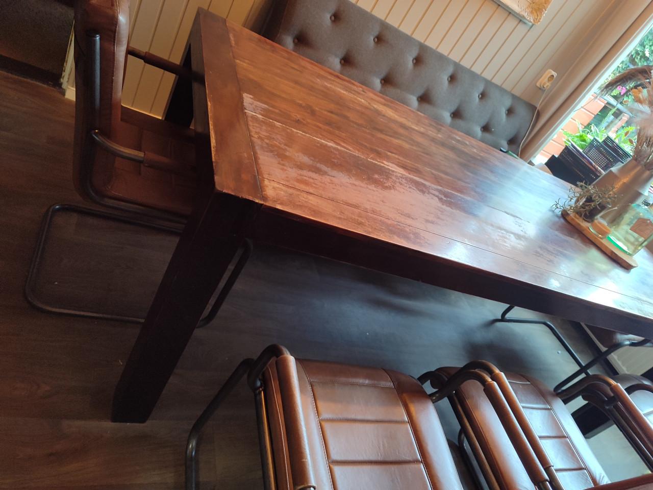 Fijne grote eettafel