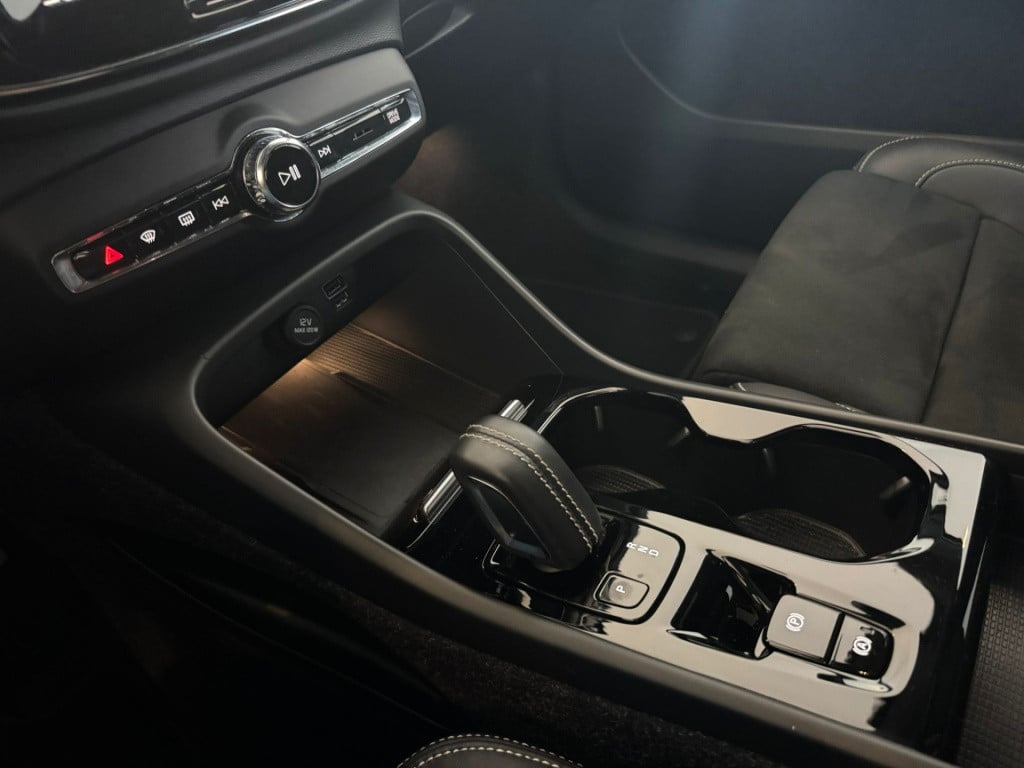 Volvo XC40 1.5 t4 recharge r-design expression
