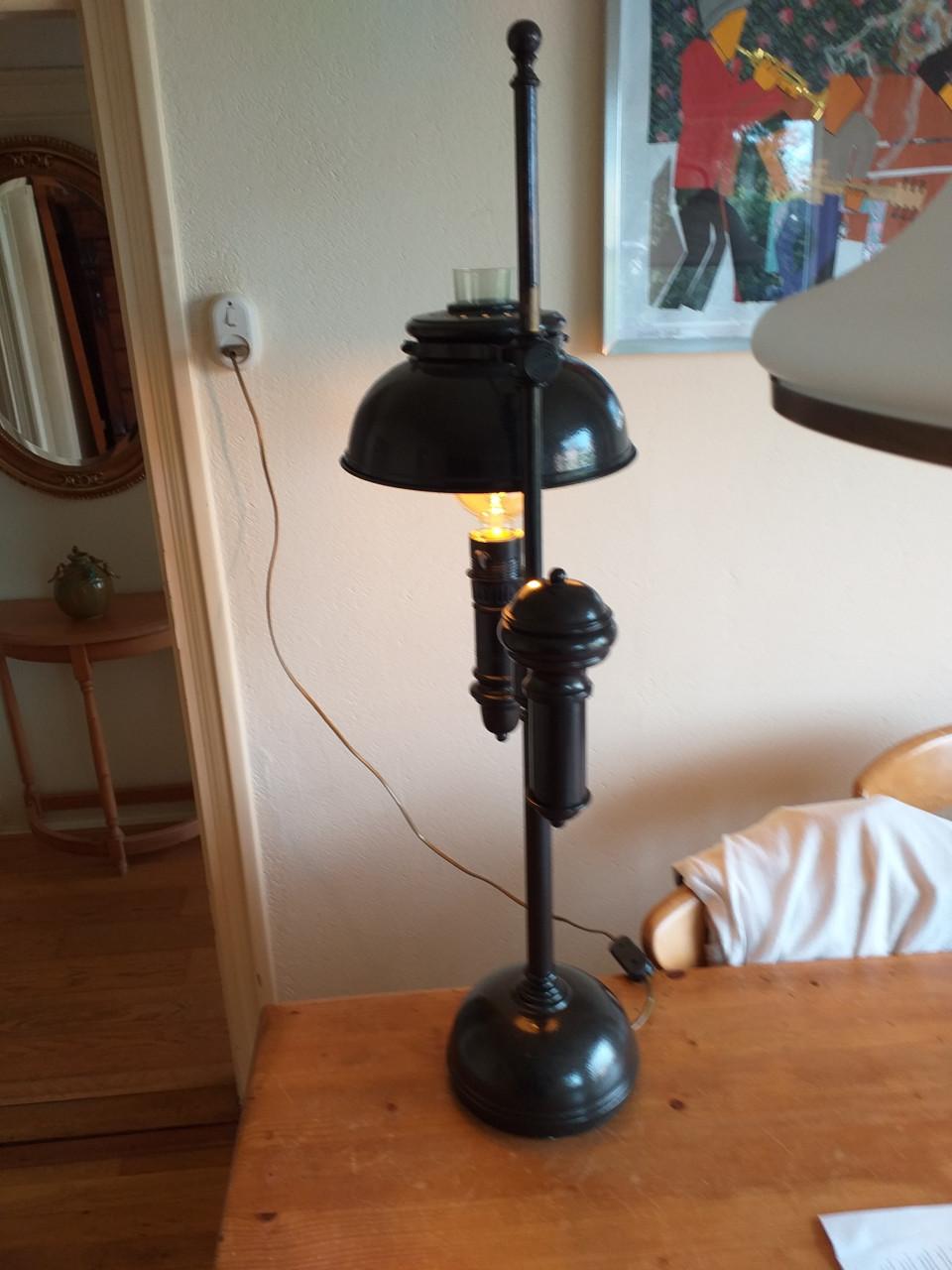 """MOOIE TAFELLAMP KAN OOK ALS VERDAMPER GEBRUIKT WORDEN""