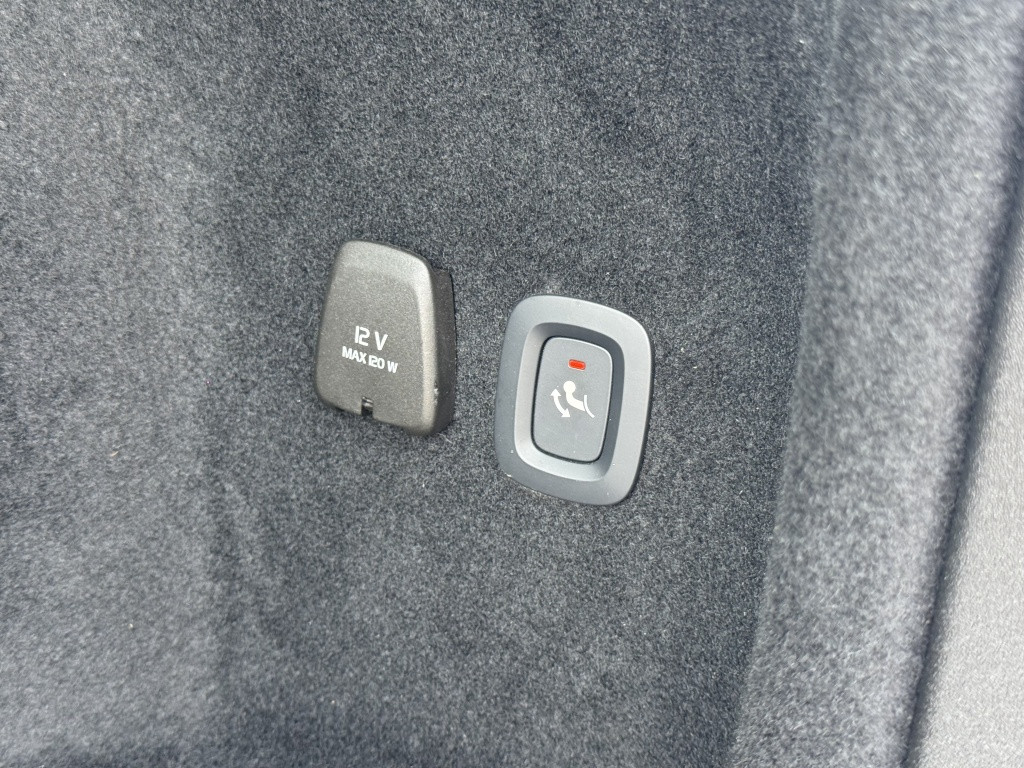 Volvo V60 t6 340pk recharge r-design| panodak| adap.cruise| trekhaak| stan