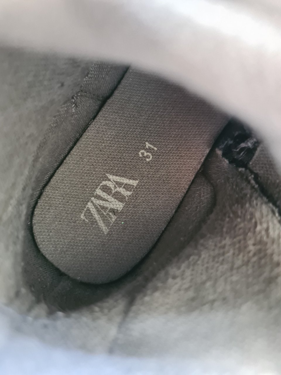 Zara kaki groene half hoge veter/ rits sneackers  Maat 31