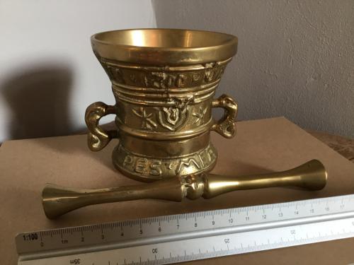 VIJZEL & bijbehorende STAMPER, messing/koper