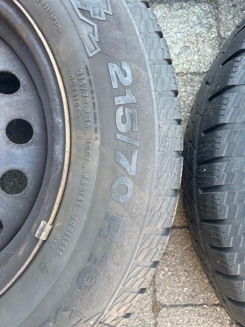 Winterautobanden + velgen 215/70 R16