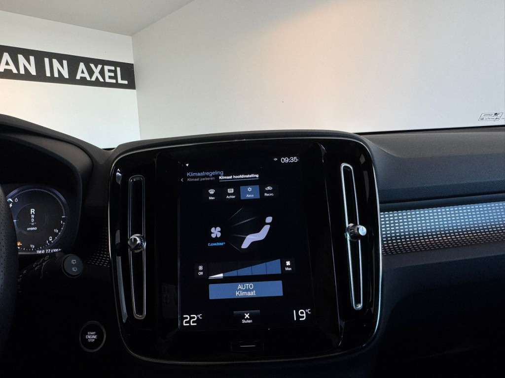 Volvo XC40 1.5 t4 recharge r-design black edition