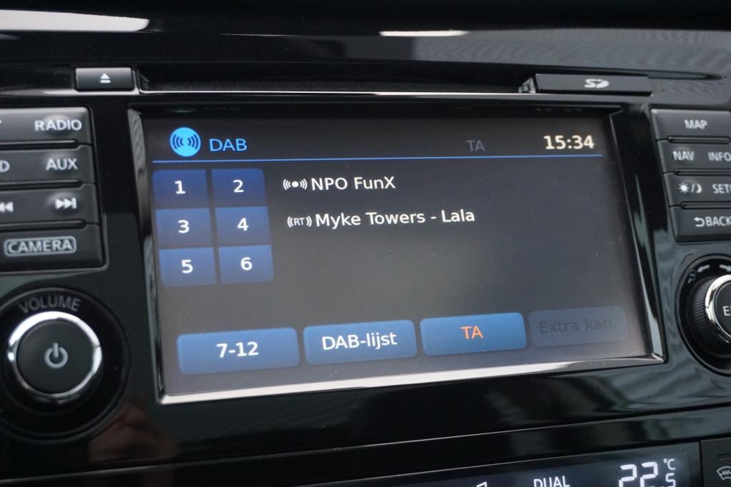 Nissan Qashqai 1.2 premier edition climate / navi / camera / dab / cruise /