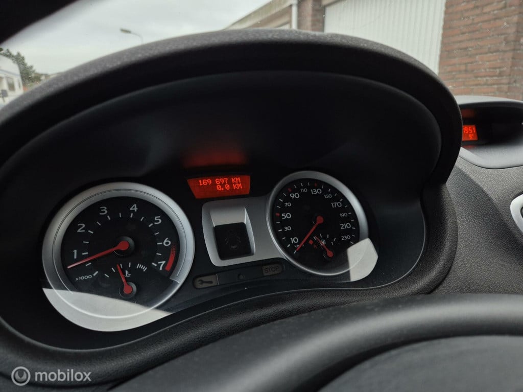 Renault Clio 1.6-16v dynamique / origineel nl / 5- deurs / airco / cruiseco