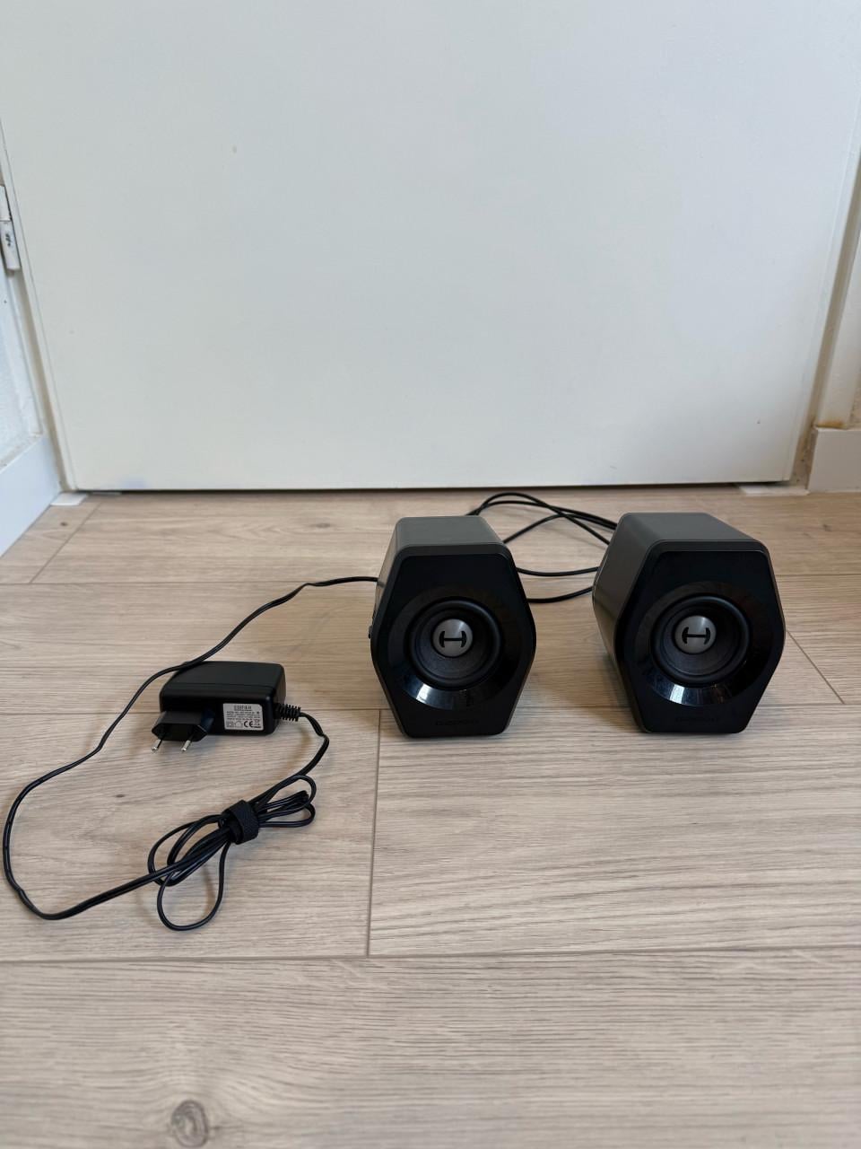 Game beeldscherm curved en speakers