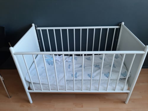 Ledikantje wit 1.22m bij 83cm bij 66cm