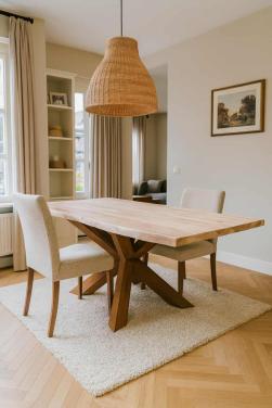 BOOMSTAMTAFEL / TAFEL IN SUARHOUT 200X100 MET ZWARE MATRIXPOOT