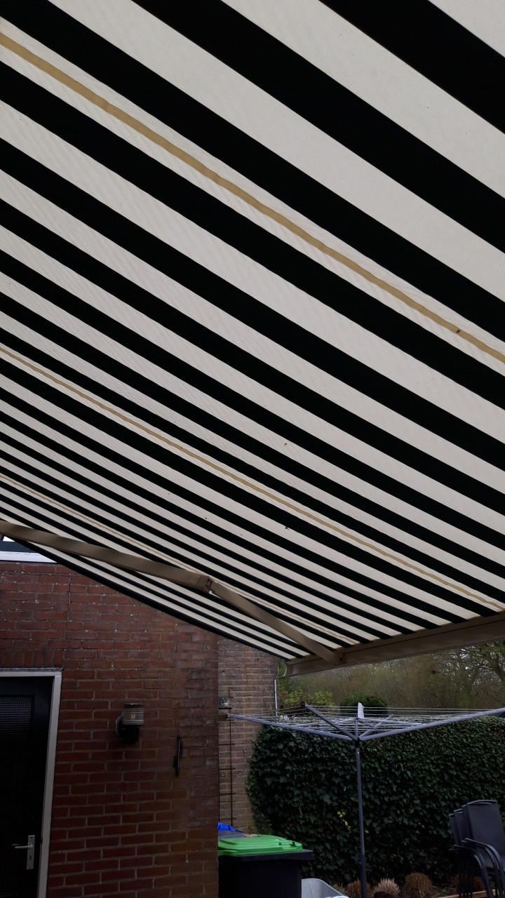 Zonnescherm 5 meter breed, uitval 2,5