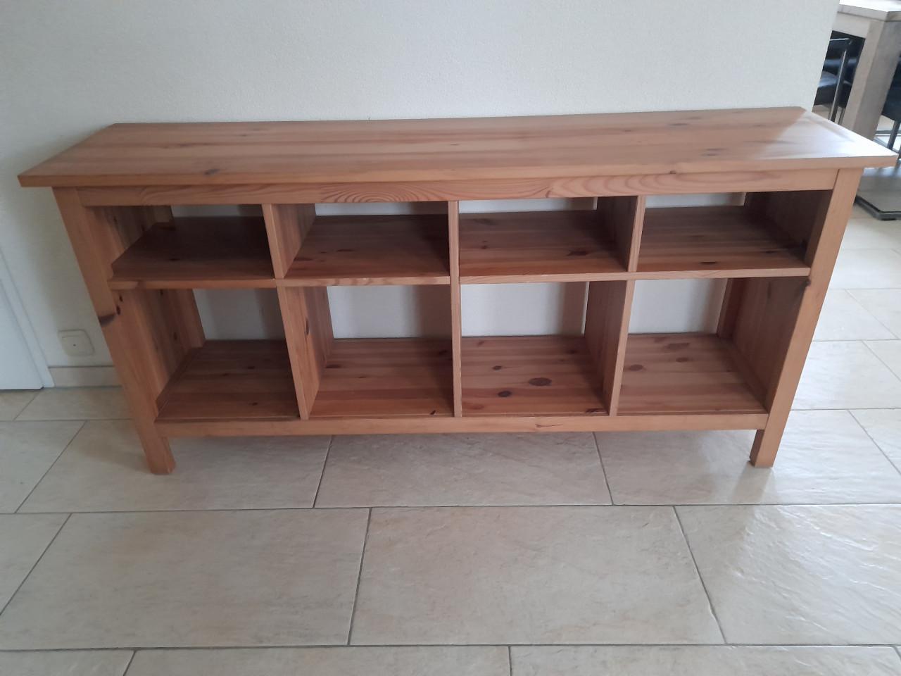 Massief houten vakkenkast 156,5 x 39,5 x 74H (in goede nette staat )