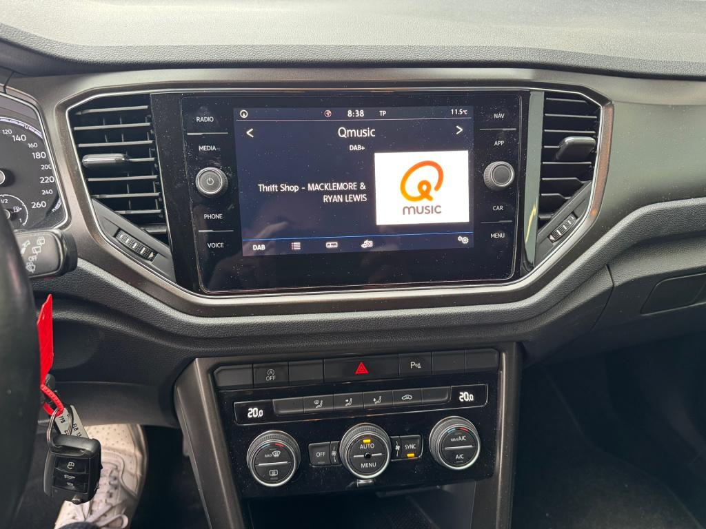 Volkswagen T-roc 1.5 tsi style business automaat , afneembare trekhaak , ap