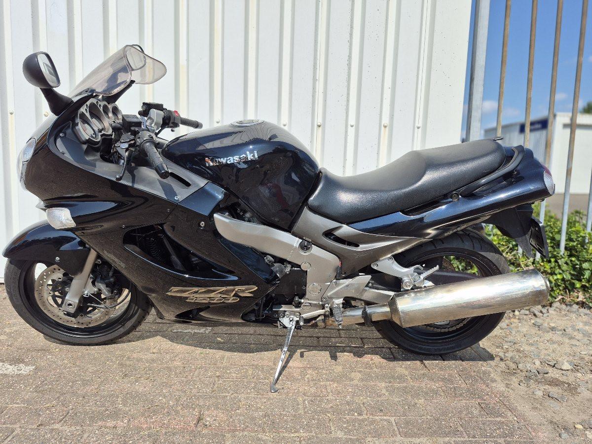Kawasaki ZZR1200 uit 2004, sportieve toermotor met weinig Km