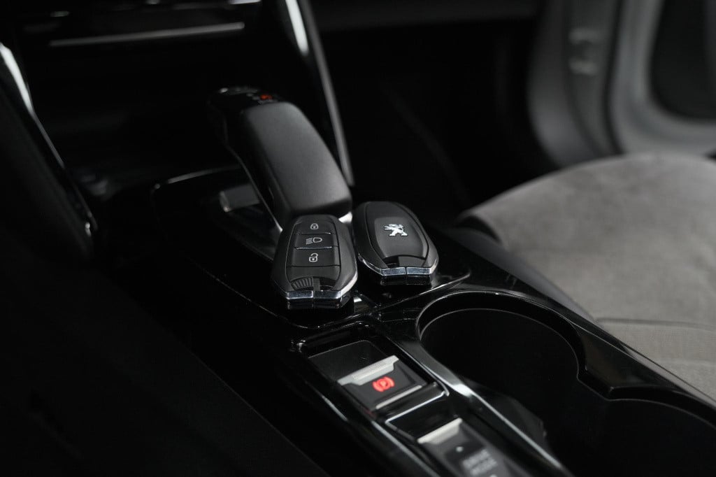 Peugeot E-2008 ev gt pack 50 kwh | schuif-/kanteldak | adaptieve cruise con