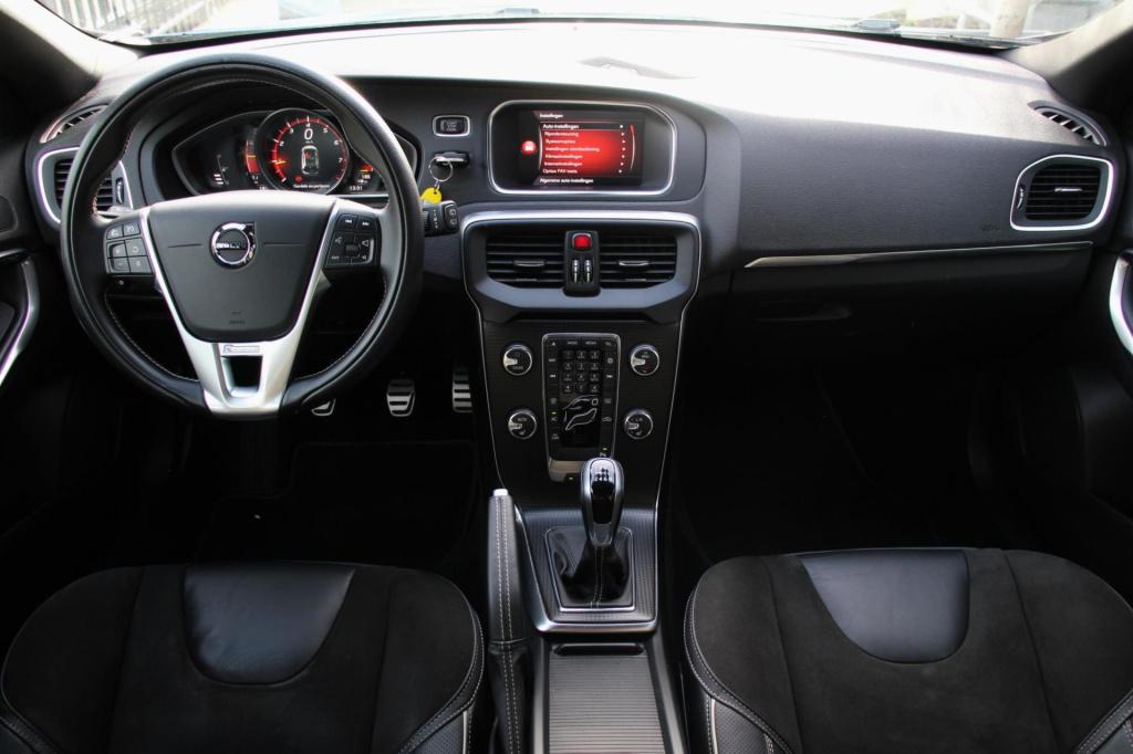Volvo V40 2.0 t2 r-design - leder/alcantara - harman kardon - led - navi - 