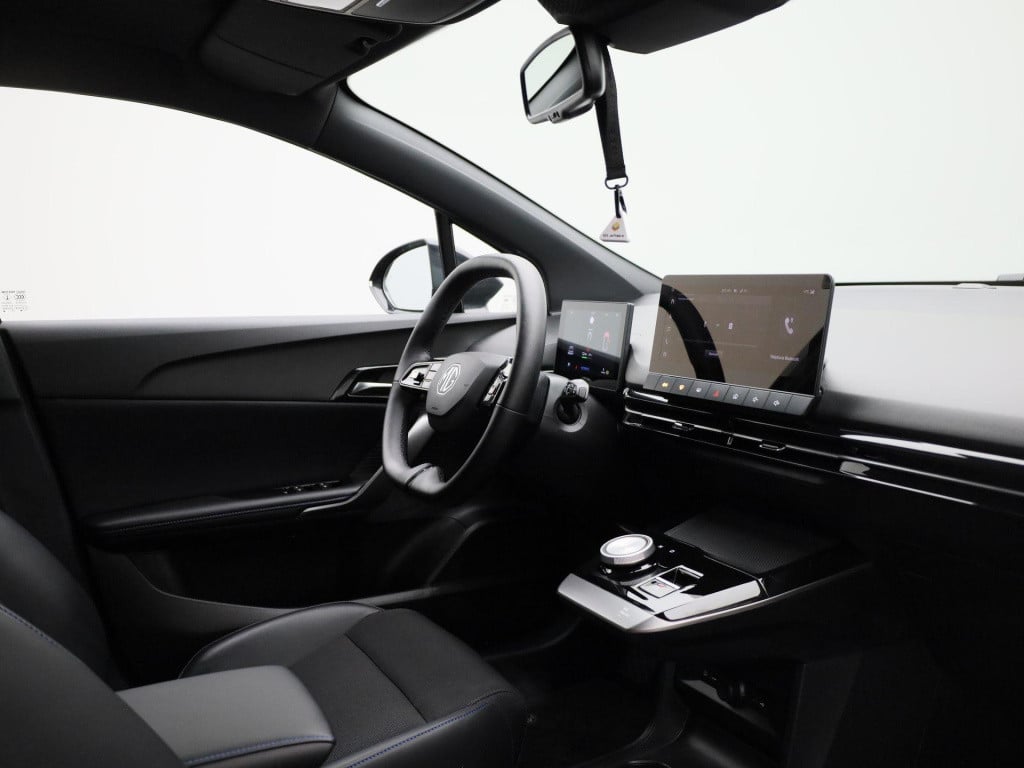 MG Mg4 64 kwh luxury | stoelverwarming | stuurverwarming | 360 camera | 435