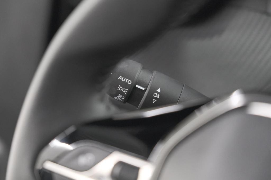 Peugeot 2008 puretech 100 allure | apple carplay | parkeersensoren | climat