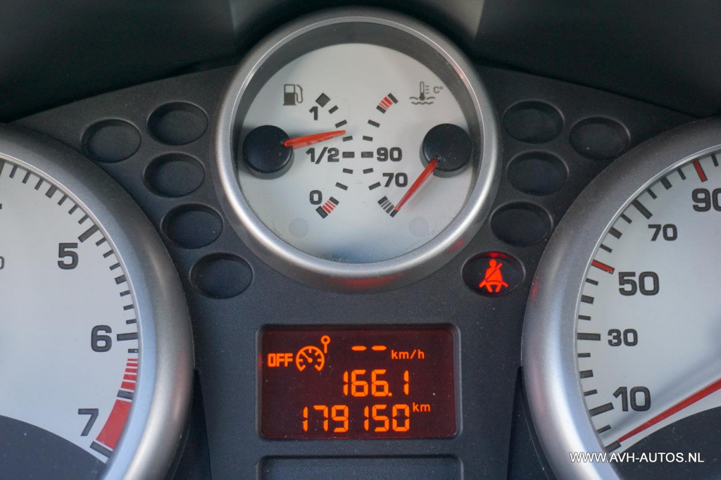 Peugeot 207 1.4-16v color-line