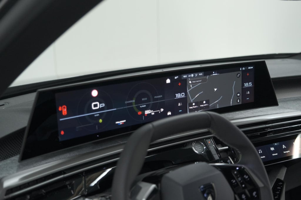 Peugeot 5008 1.2 hybrid 145 gt | panoramadak | camera | elektrische achterk