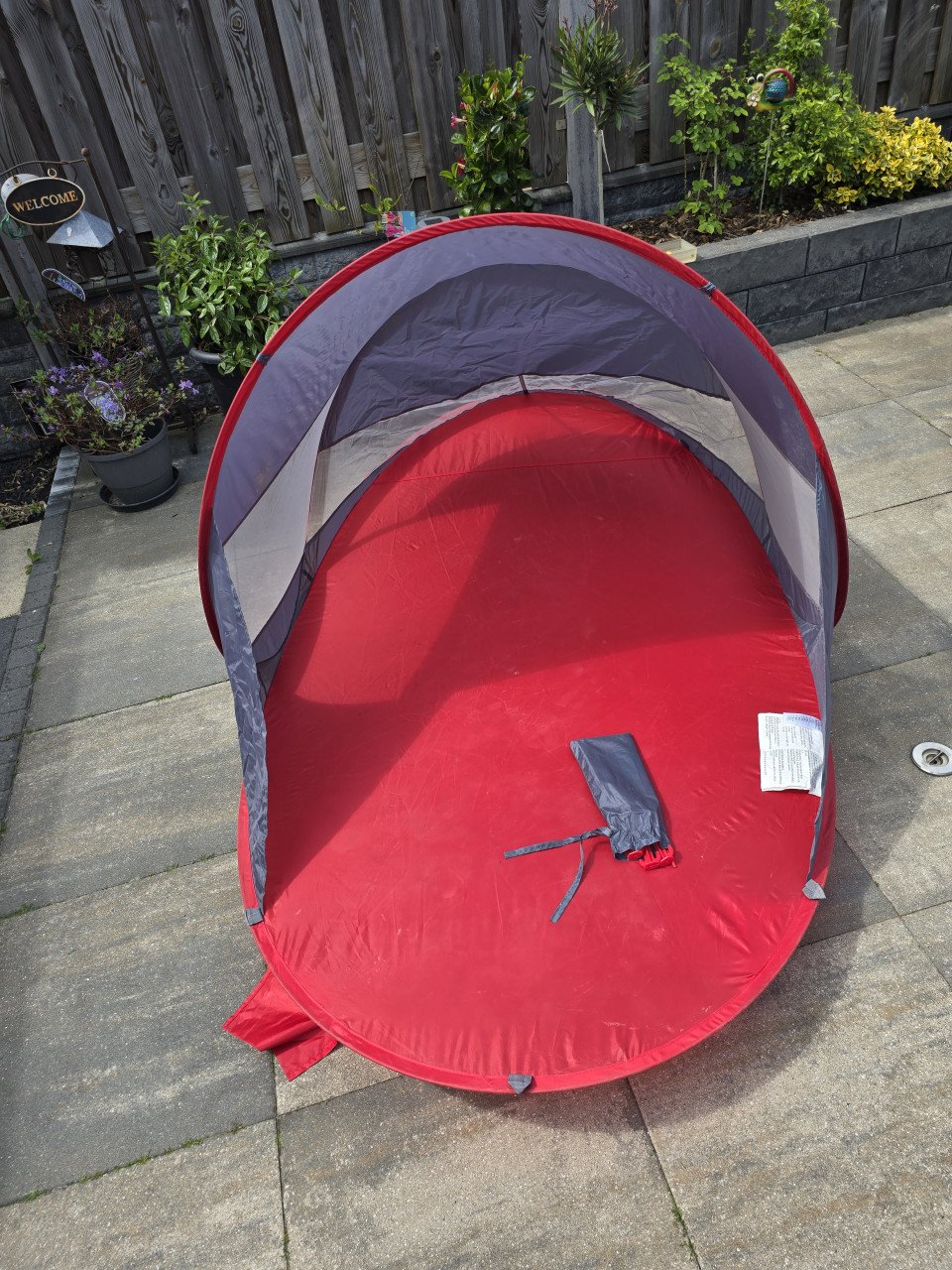 Pop-up strand tent