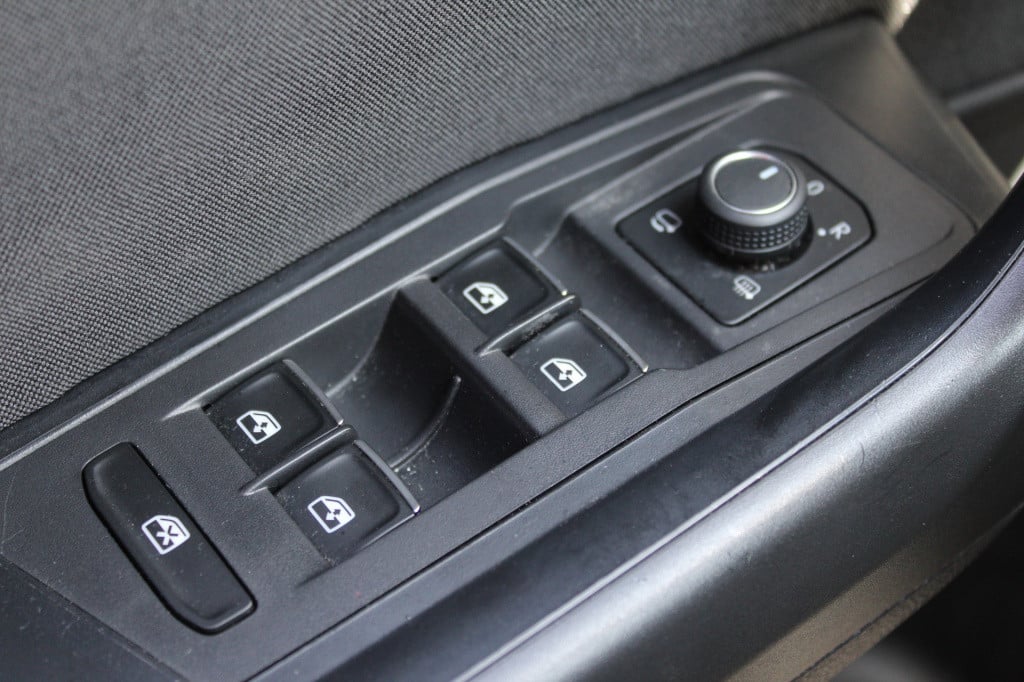 Volkswagen T-roc 1.5 tsi r-line | acc | navi | camera | dsg | trekhaak