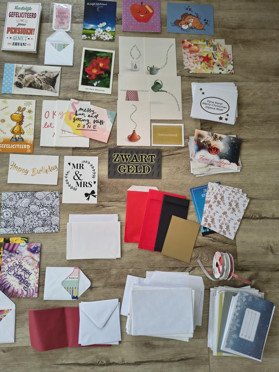 Enorme set nieuwe wenskaarten, enveloppen verjaardagskaarten