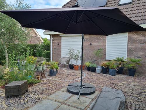 Zweefparasol met voet/tegels en beschermhoes 3 meter