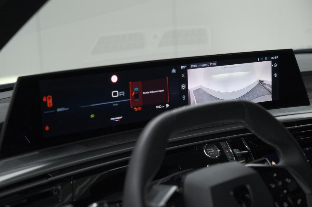 Peugeot 3008 hybrid 136 e-dsc6 gt | panoramadak | focal hifi pack| 360 came