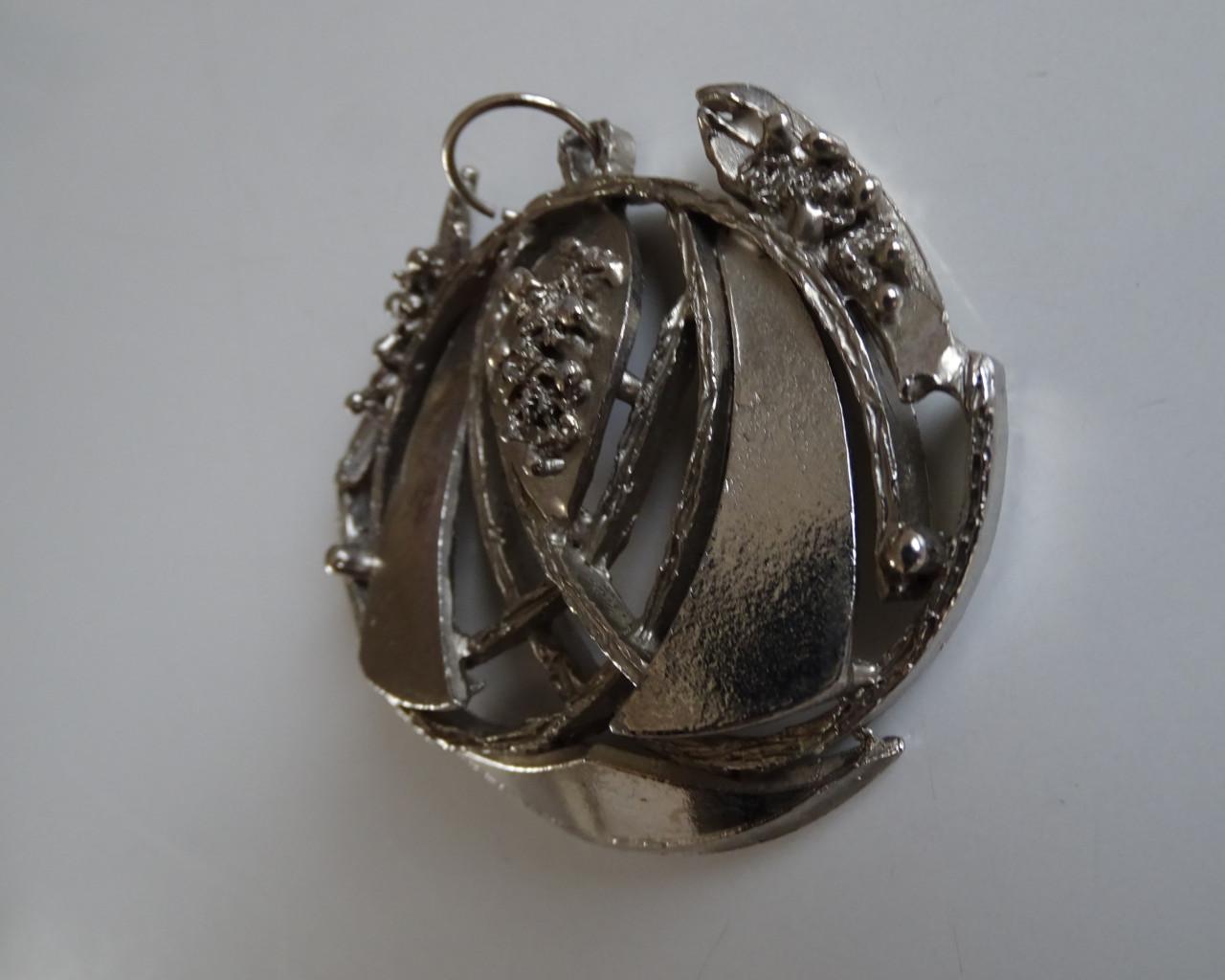 Brutalistische hanger – studiojuweel ca. 1960–1980