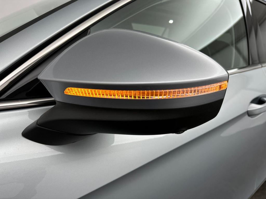 Volkswagen Passat variant 1.5 ehybrid elegance business dsg6 204pk