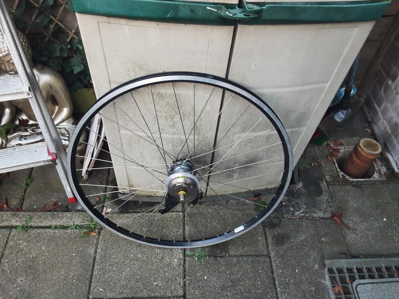 28 inch shimano nexus achterwiel, 3 speed,rollerbrake rem