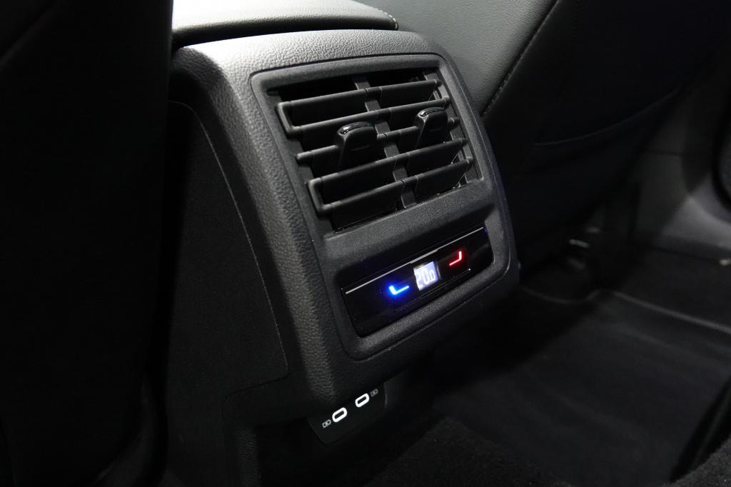 Volkswagen Golf r-line 1.5 etsi r-line | pano | iq-lights | acc | led |