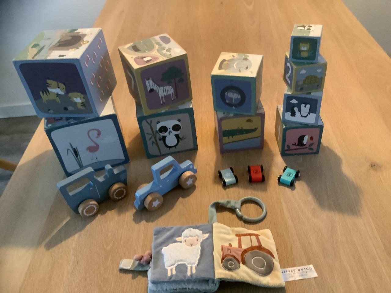 Little Dutch - Stapeltoren, Houten Auto’s, Stoffen Baby Boekje