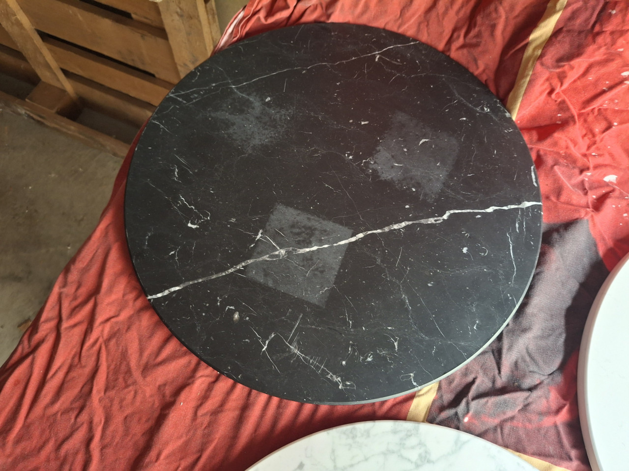 Tafelbladen rond marmer
