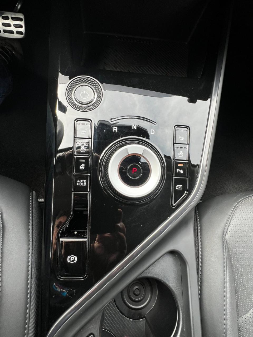 Kia Niro Ev executiveline 64.8 kwh full option, trekhaak afn. pearl white