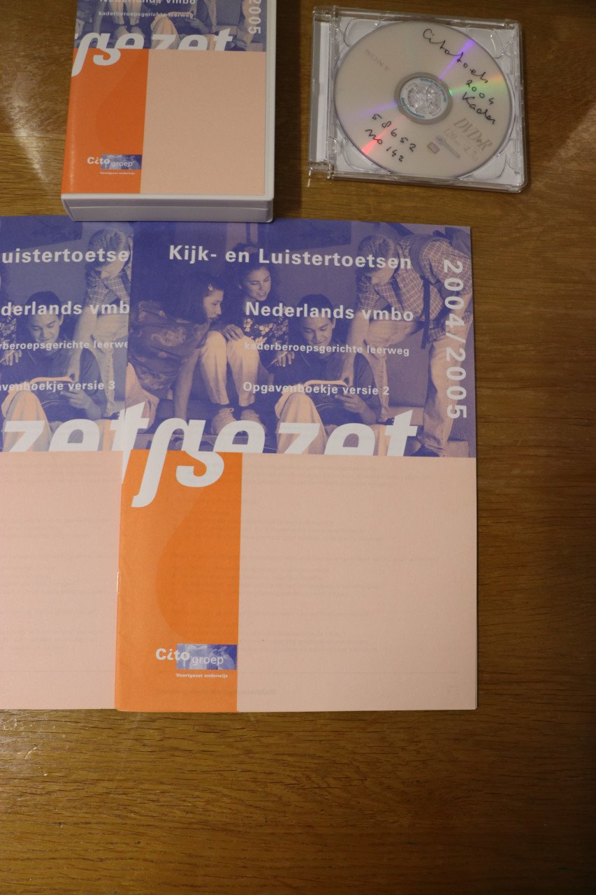 Kijk- en luistertoets Nederland Basisberoepsgerichte leerweg 2004/2005