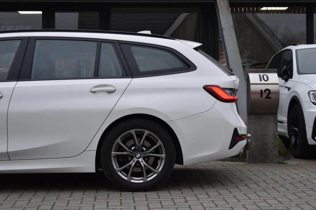 BMW 3-serie touring 318i high executive sport line | trekhaak | apple carpl