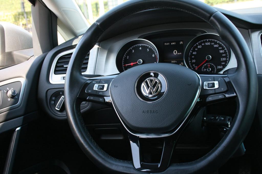 Volkswagen Golf 1.0 tsi business edition connected / navi / camera / led