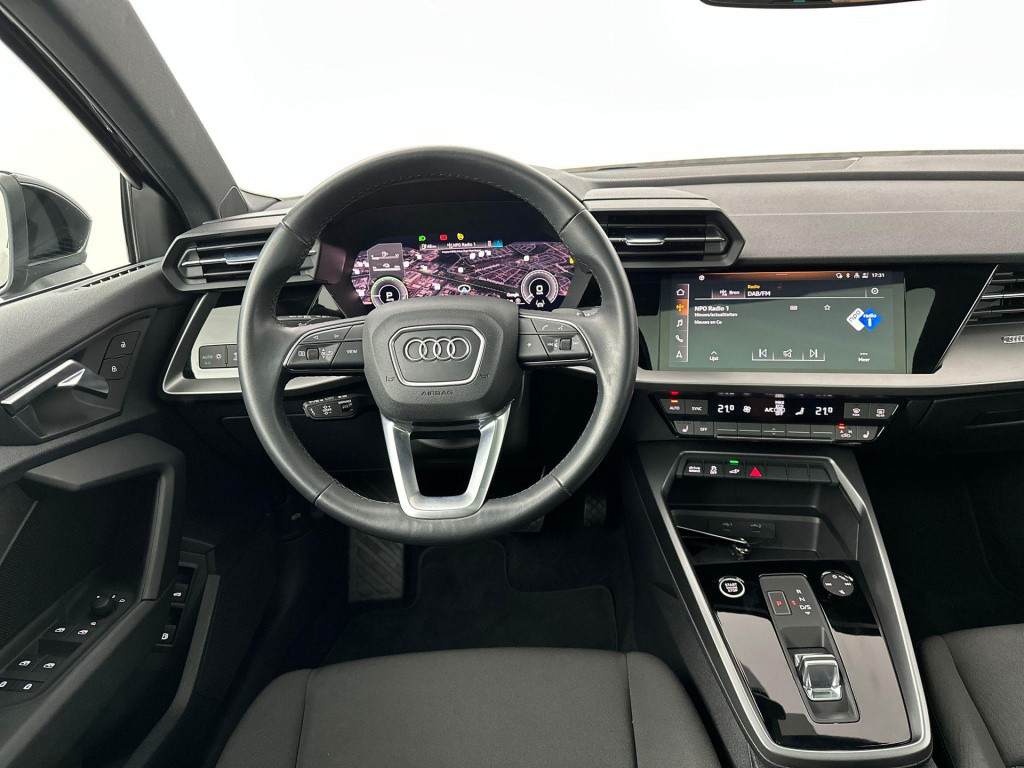 Audi A3 sportback 40 tfsi e s-line pano matrix camera acc lane