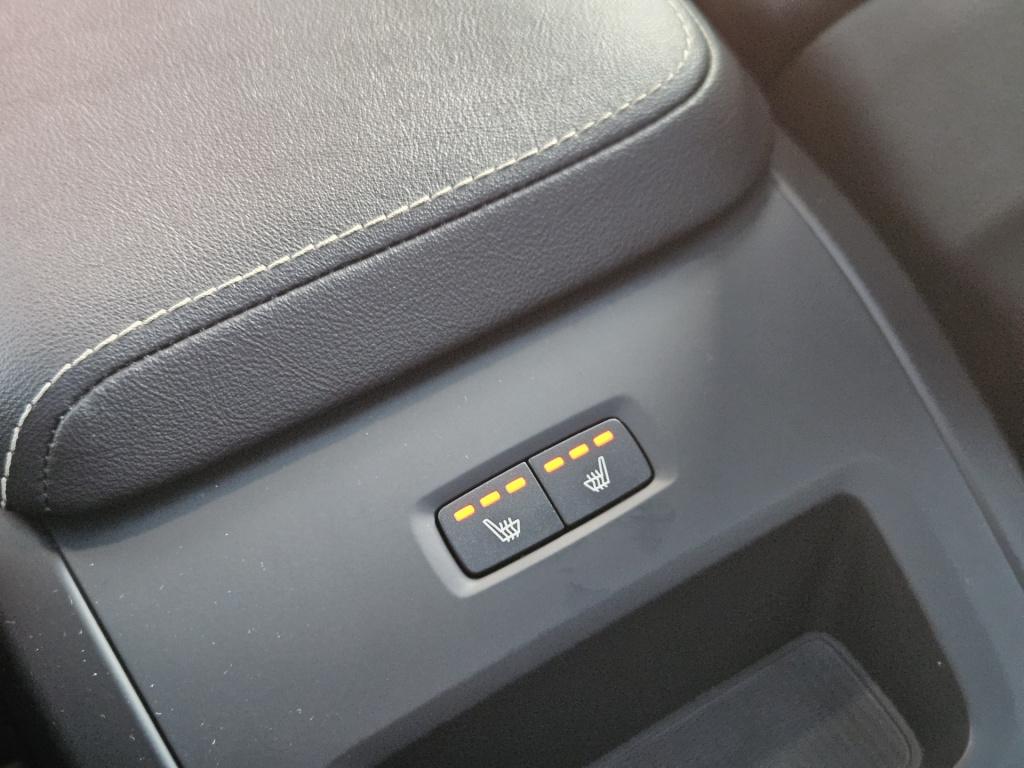 Volvo XC60 2.0 t8 plug-in hybrid awd ultimate dark r-design | luchtvering |