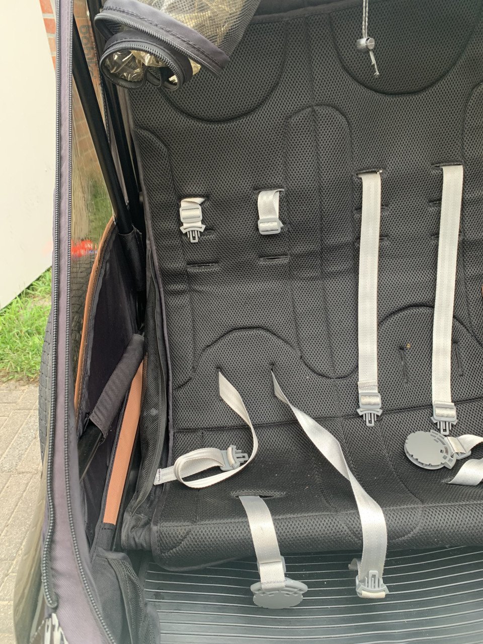 Bobike 2-in-1 fietskar en wandelwagen - zwart/bruin