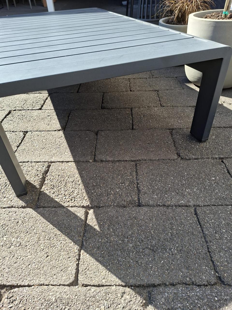 Mooie grijze lounge tafel