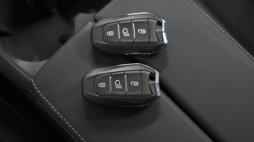 Peugeot 3008 1.6 puretech 180 eat8 gt | trekhaak | camera | dodehoekdetecti