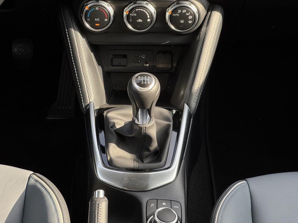 Mazda 2 1.5 skyactiv-g signature | navigatie | 360° camera | head-up displa